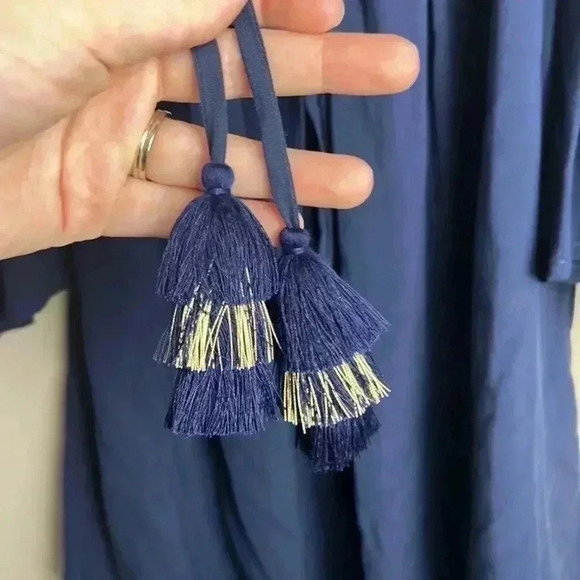 lilly pulitzer S navy blue off the shoulder flutter sleeve top - Picture 2 of 6